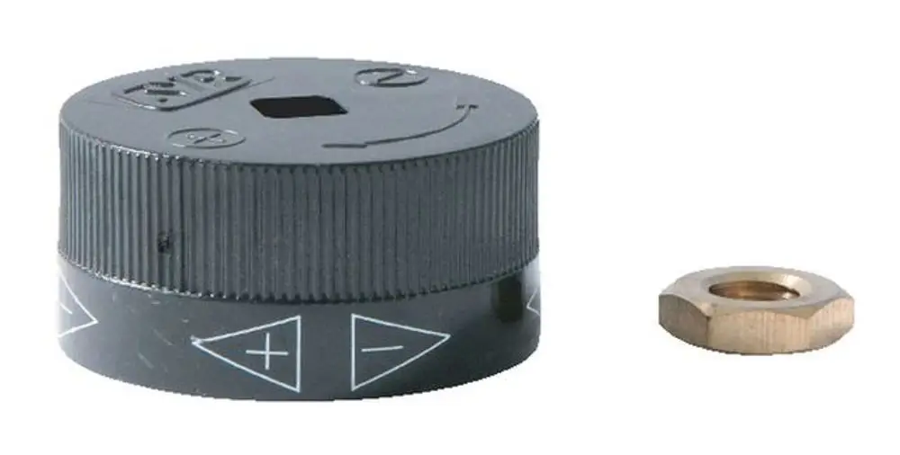 Schwarzer Einstellgriff mit Rillung und Symbolen für Plus und Minus, neben einer Metallmutter. Produkt von Syr, passend für spezifische Drufi-Modelle.